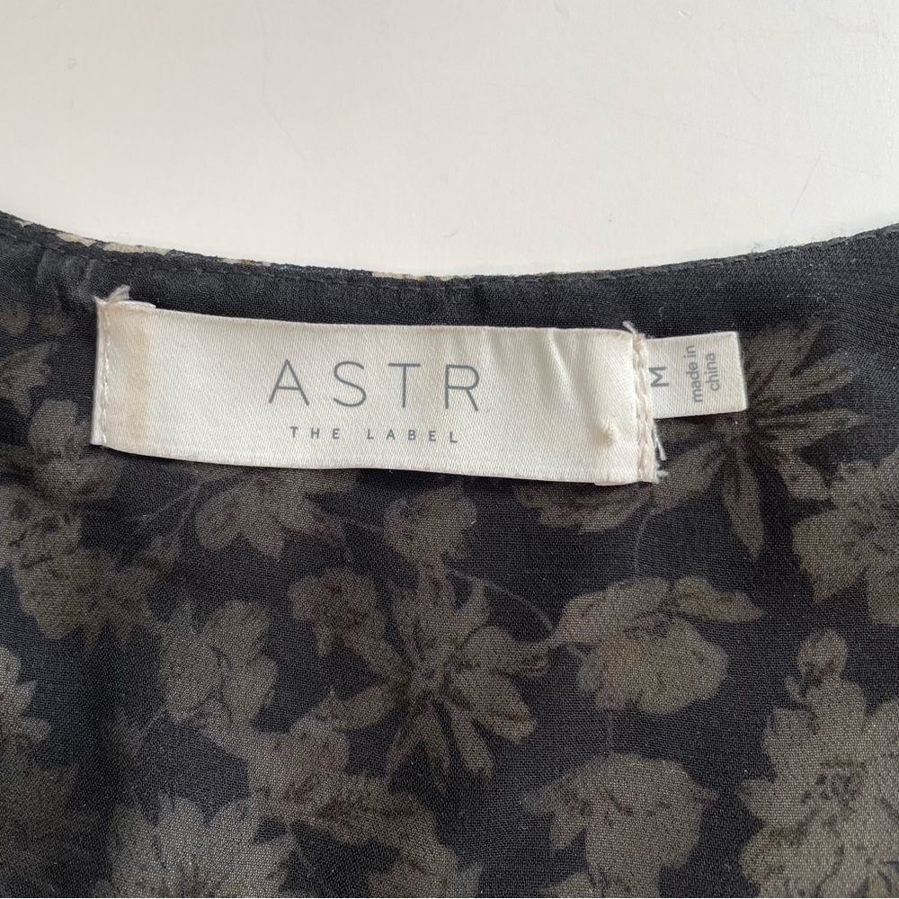 ASTR Black Floral Wrap Front Black Yellow Floral Long Sleeve Top Blouse Size Med - Picture 6 of 10